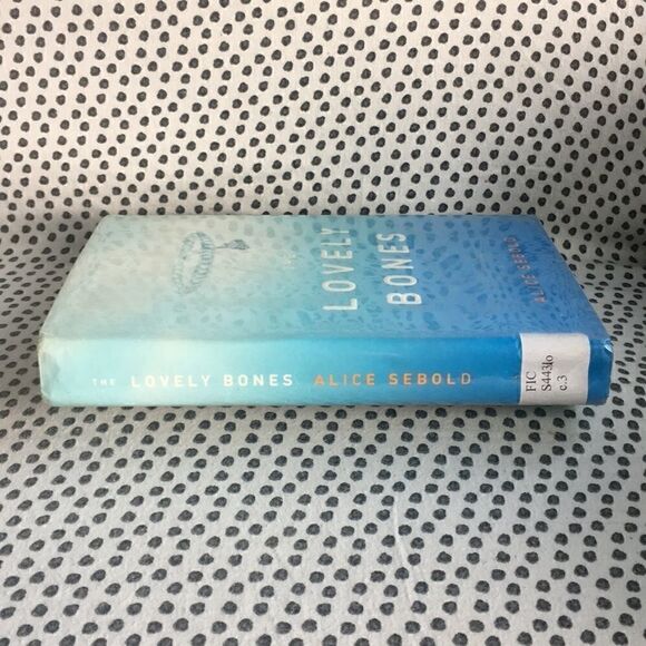 Book, “The Lovely Bones”, Hardcover Edition: Read, Literacy, Literature, School - Picture 3 of 7